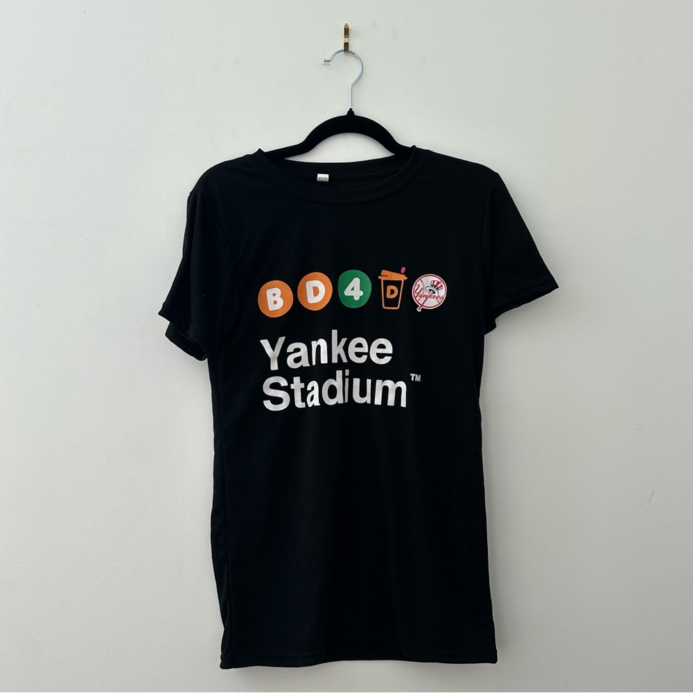 dunkin’ donuts yankees tshirt